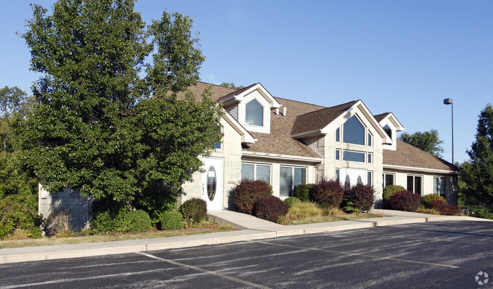 More Photos Of 10729 Coldwater Rd, Fort Wayne Office For Sale