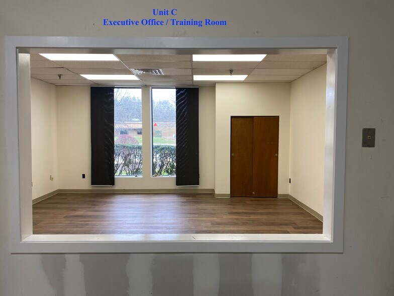 More Photos Of 15 Plymouth Dr, Easton Warehouse For Lease