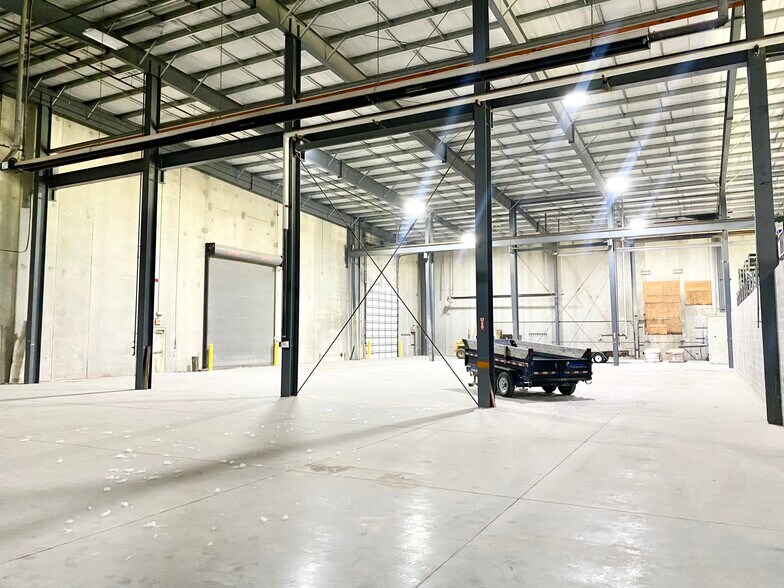 More Photos Of 16565 River Rd, Noblesville Distribution For Lease