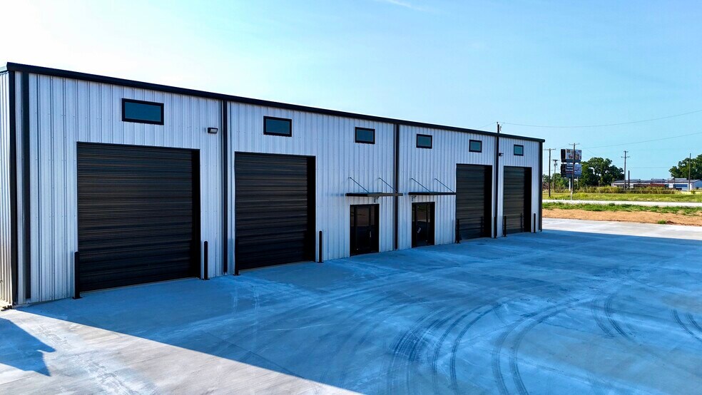 More Photos Of 200 Boyd Business Pky, Boyd Warehouse For Sale