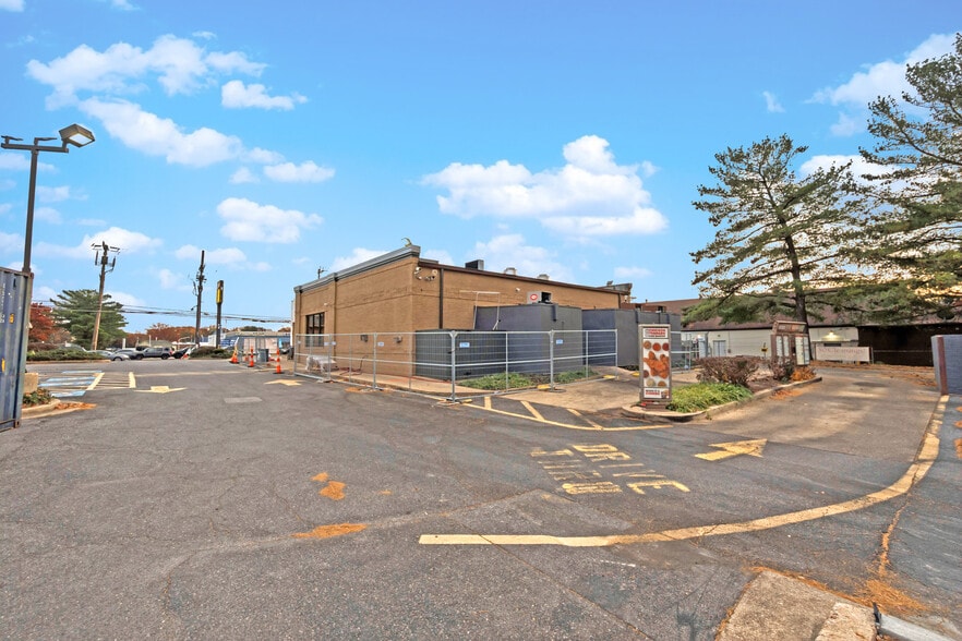 More Photos Of 6335 Allentown Rd, Temple Hills Fast Food For Sale