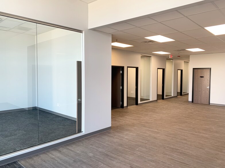 More Photos Of 5555 Saint Louis Mills Blvd, Hazelwood Warehouse For Lease