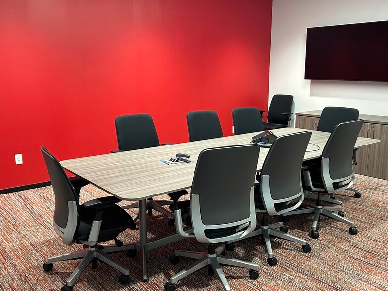 More Photos Of 506 W Anthony Dr, Champaign General Retail For Lease