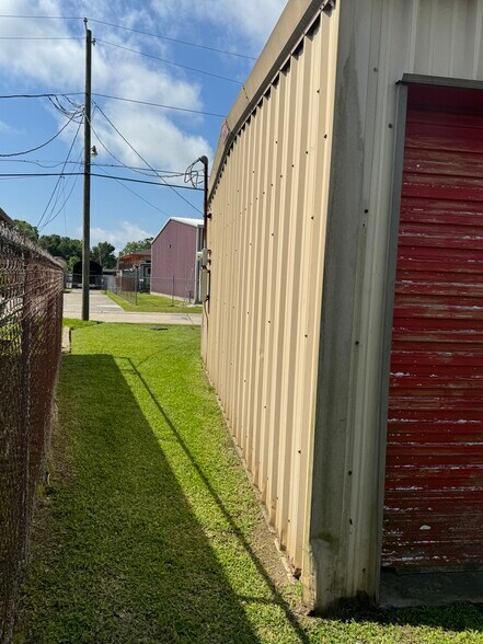 More Photos Of 1201 Green ave, Saint Bernard Warehouse For Sale