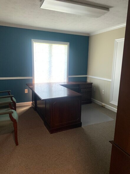 More Photos Of 1031 S Main St, Woodstock Medical For Sale