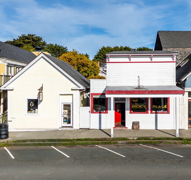 More Photos Of 45070 Main St, Mendocino Bar For Sale