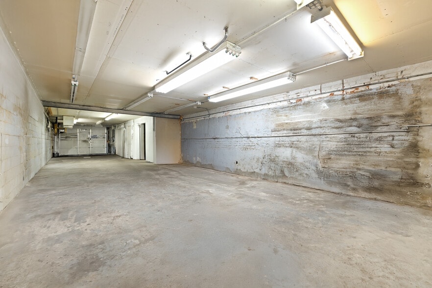 More Photos Of 166 21st St, Brooklyn Warehouse For Lease