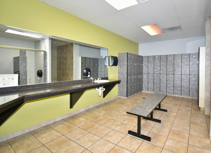 More Photos Of 1721-1751 Vann Dr, Jackson Unknown For Lease