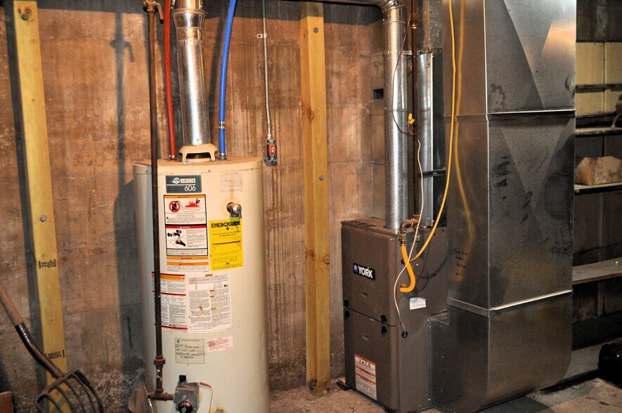 More Photos Of 910 Main Ave, Washburn Light Manufacturing For Sale