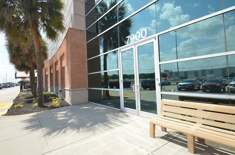 More Photos Of 7900 N Sam Houston Pky W, Houston Office For Lease