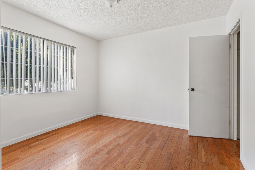 More Photos Of 272 S Burlington Ave, Los Angeles Apartments For Sale