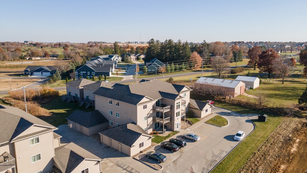 More Photos Of 230 W Hills Ln, Waterloo Apartments For Sale