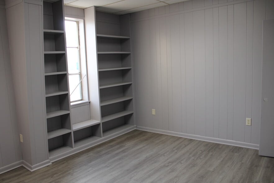 More Photos Of 6112 Patterson Rd, Little Rock Light Distribution For Sale