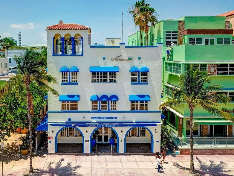 Primary Photo Of 820 Ocean Dr, Miami Beach Restaurant For Sale