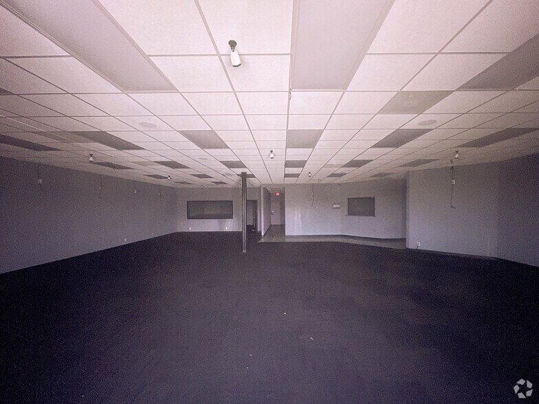 More Photos Of 9323 Perrin Beitel Rd, San Antonio Unknown For Lease