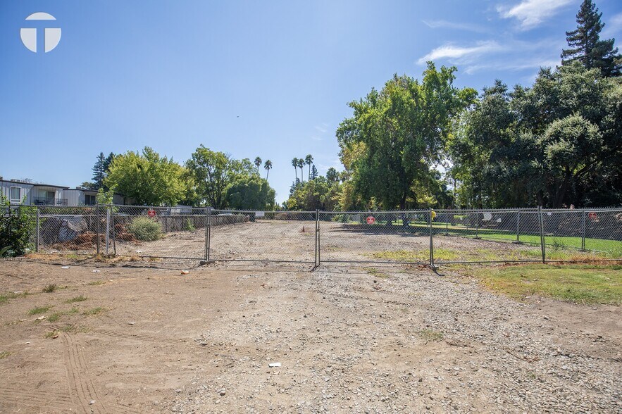 More Photos Of 6207 Riverside Blvd, Sacramento Land For Sale