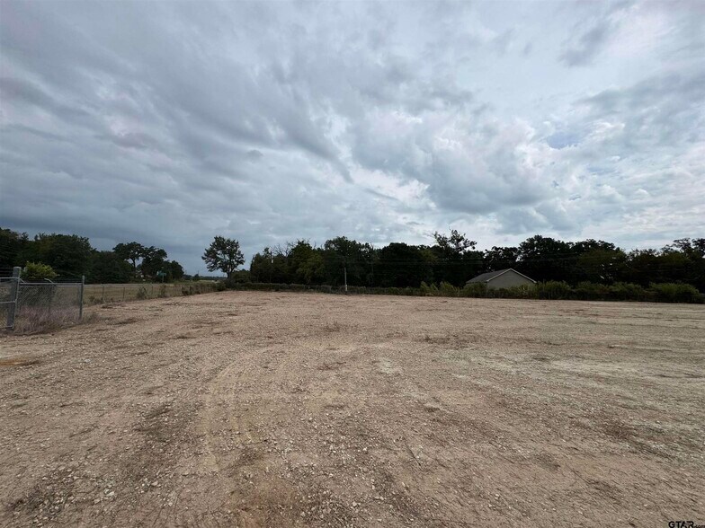 More Photos Of 9182 S US Highway 79, Palestine Service For Lease