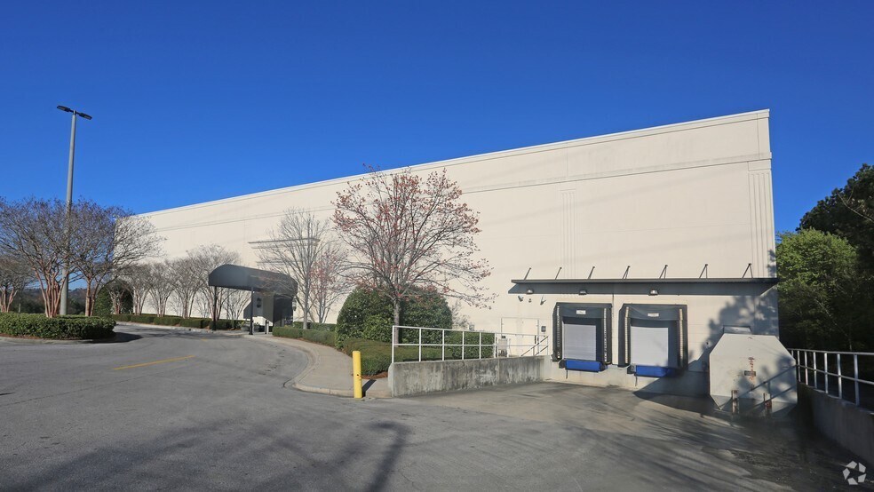 More Photos Of 129 Summit Blvd, Birmingham Department Store For Sale