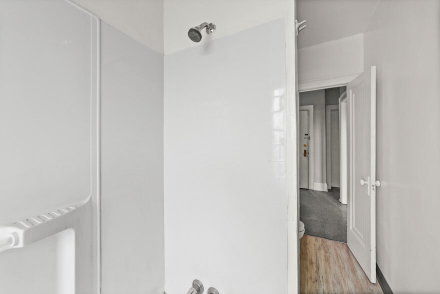 More Photos Of 1690 Eddington Rd, Cleveland Heights Apartments For Sale