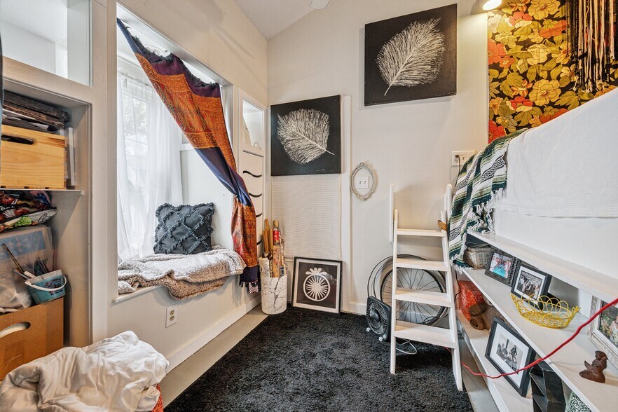 More Photos Of 315-317 Castle St, Wilmington General Retail For Sale