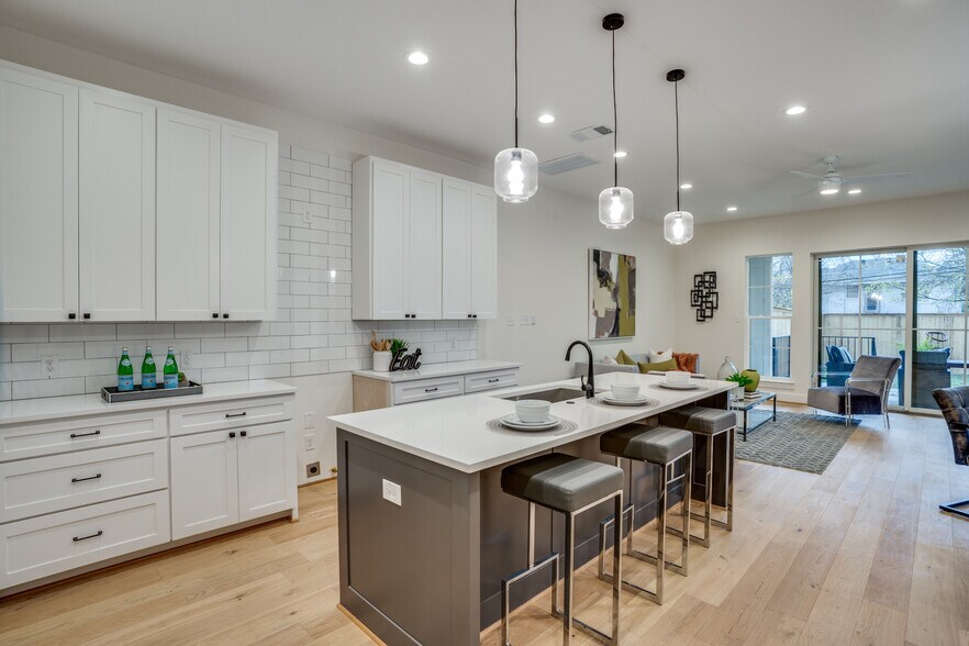 More Photos Of 421/423 Wayne, Dallas Apartments For Sale