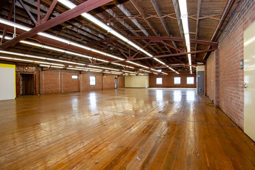 More Photos Of 160 S Columbus St, Wooster Warehouse For Lease
