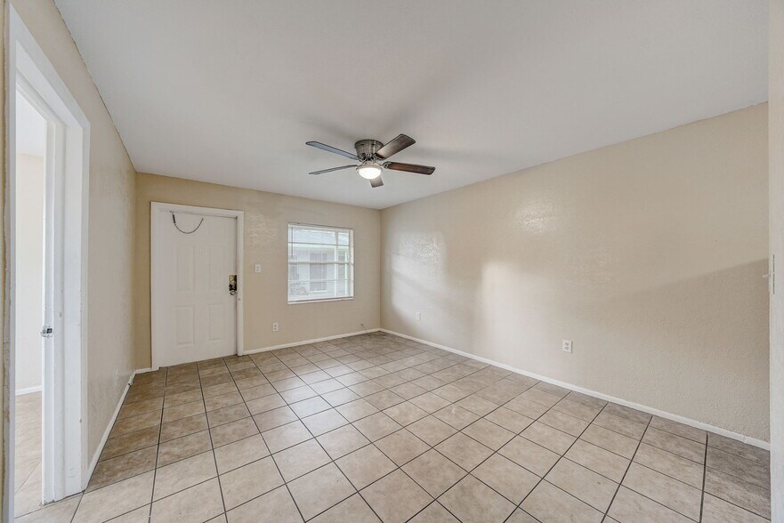 More Photos Of 3017 49th St S, Gulfport Apartments For Sale