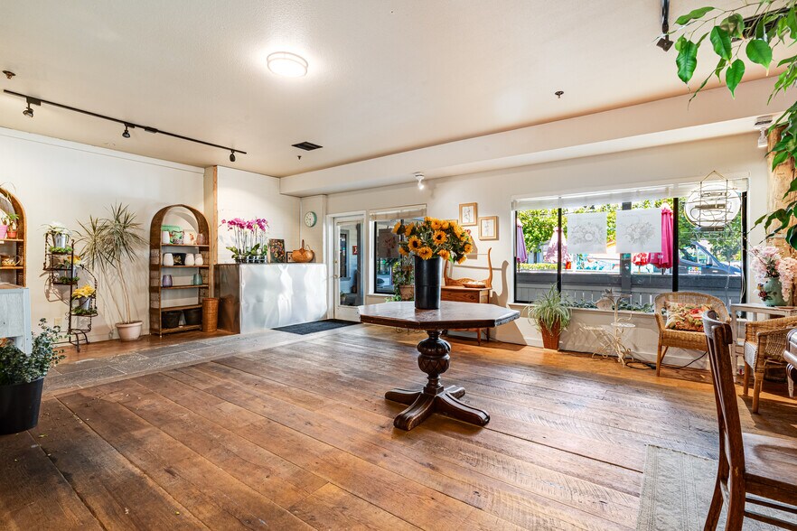 More Photos Of 1270 Broadway, Sonoma Freestanding For Sale