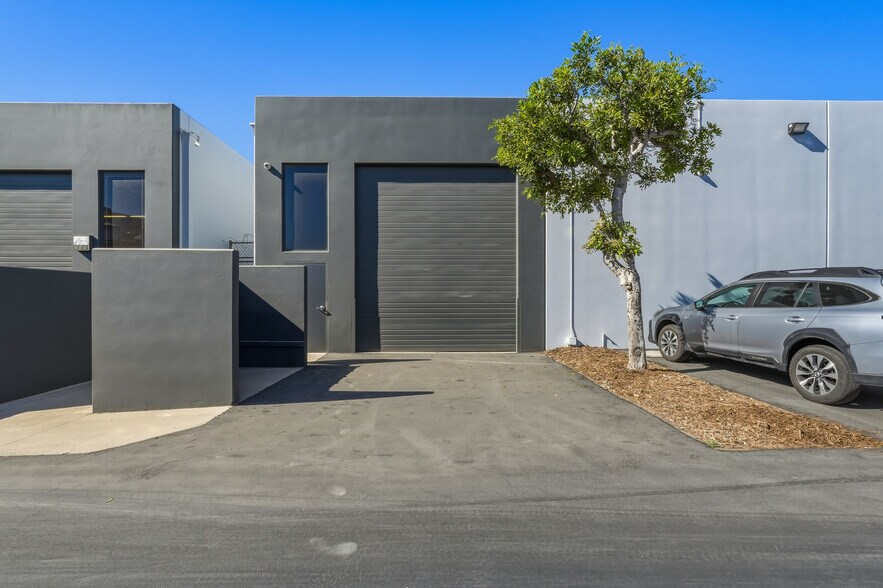 More Photos Of 12350 Montague St, Pacoima Light Manufacturing For Sale