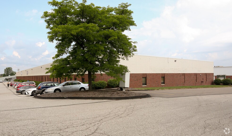 More Photos Of 21550-2160 Alexander Rd, Oakwood Village Warehouse For Lease