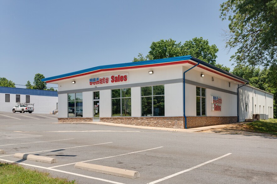 Primary Photo Of 709 Carnegie Pl, Greensboro Freestanding For Lease