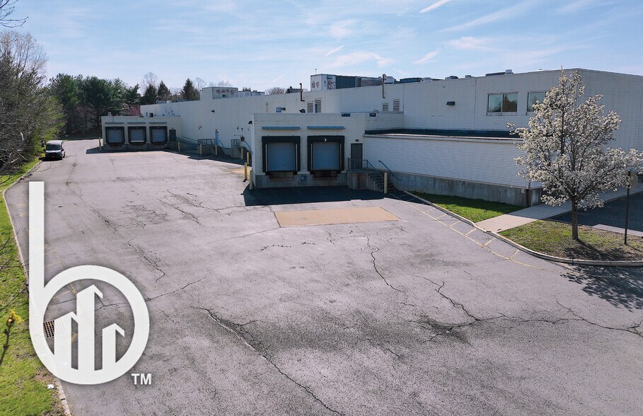 More Photos Of 24 Summerfield Blvd, Dayton Supermarket For Lease