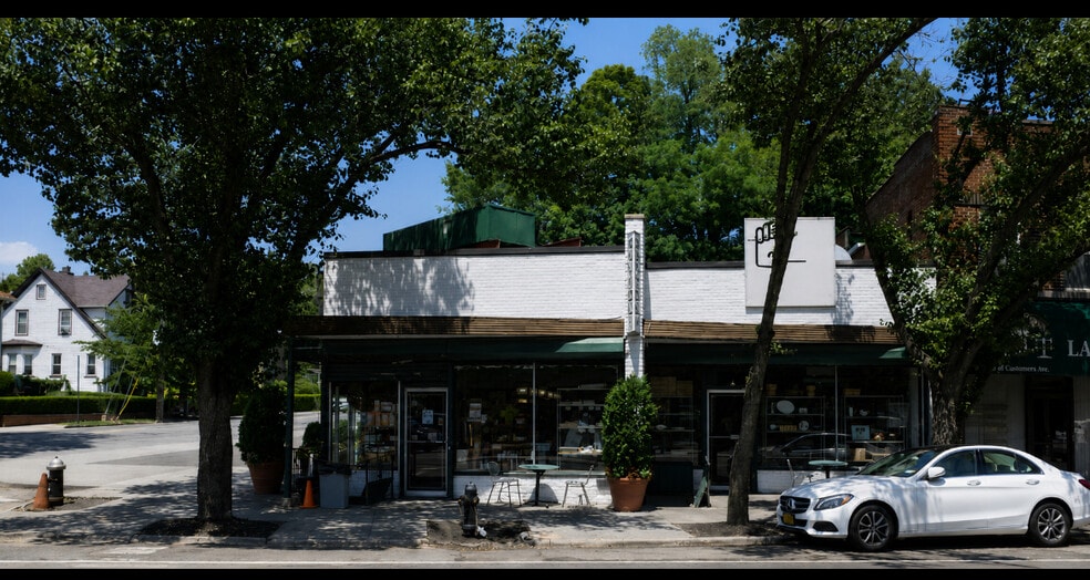 Primary Photo Of 189-01 Crocheron Ave, Flushing General Retail For Sale