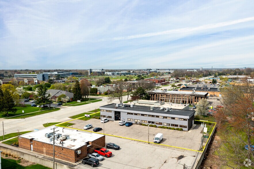More Photos Of 21540 W 11 Mile Rd, Southfield Medical For Lease