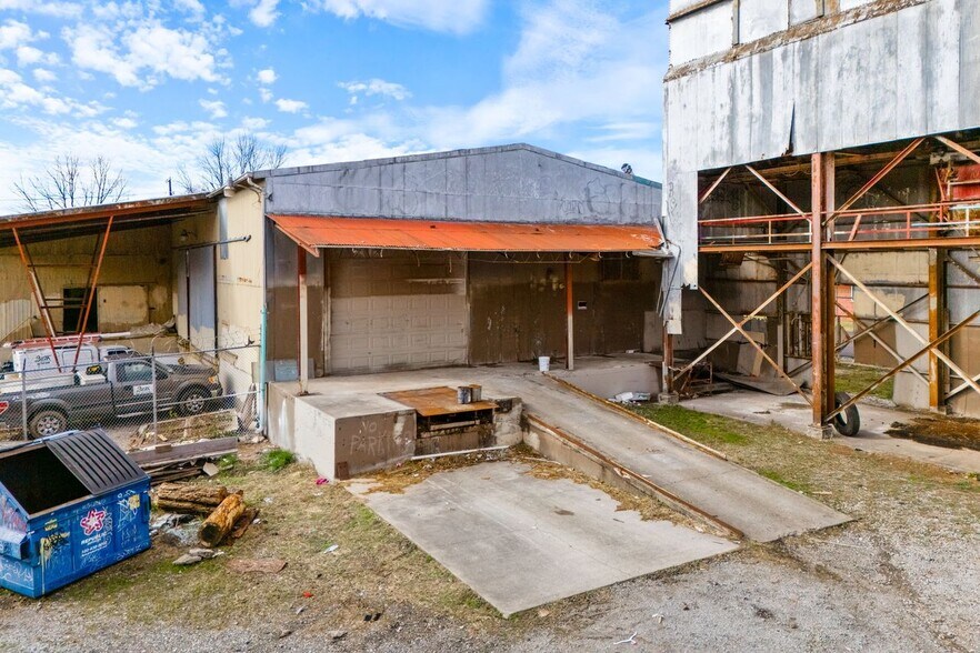 More Photos Of 335 Baxter Ave, Louisville Warehouse For Lease