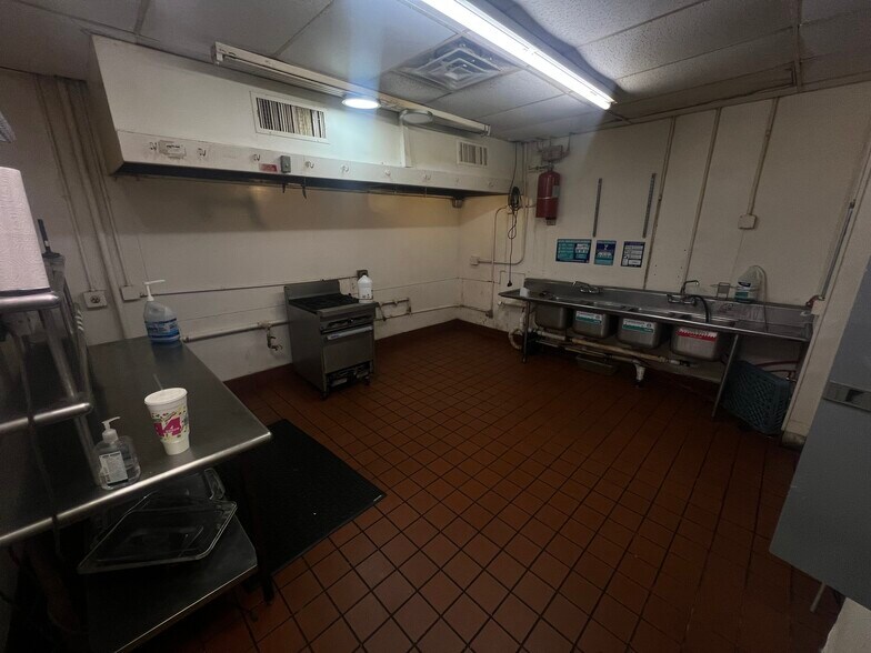 More Photos Of 5299 E 38th St, Indianapolis General Retail For Sale