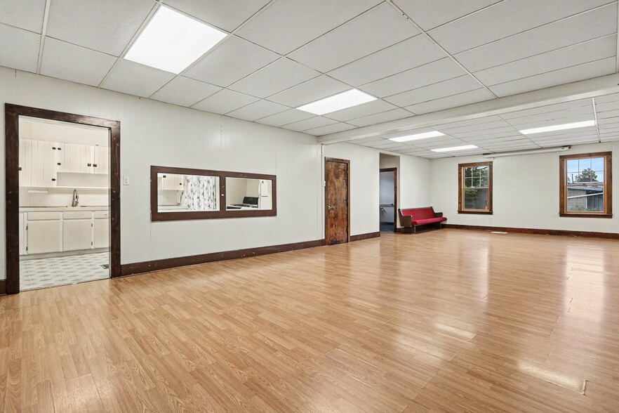 More Photos Of 9 W Shepard St, Hartford Religious Facility For Sale