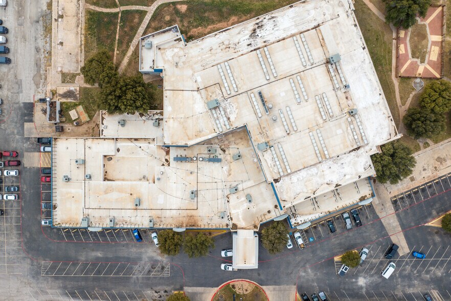 More Photos Of 5203 S 1st St, Abilene Hotel For Sale