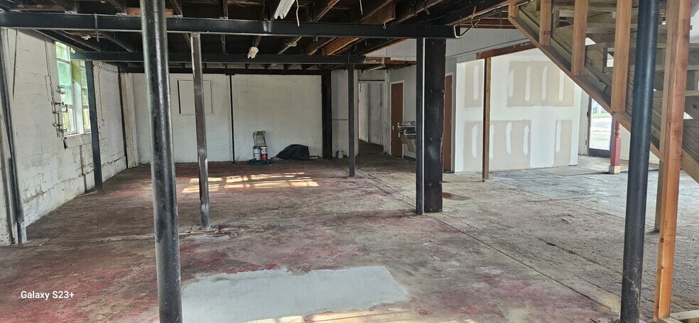More Photos Of 1502 Columbus Dr, Tampa Auto Repair For Sale
