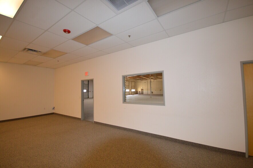 More Photos Of 3701 W Cambridge Ave, Phoenix Warehouse For Lease