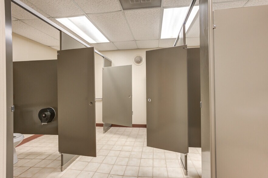 More Photos Of 3802-3806 Interstate 27, Lubbock Office For Sale