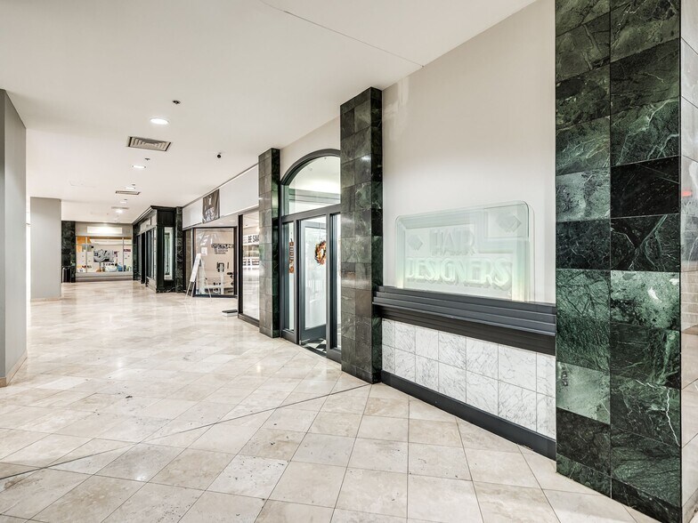 More Photos Of 1900 NW Expressway, Oklahoma City Office For Lease