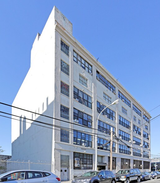 More Photos Of 10-10 44th Ave, Long Island City Warehouse For Lease