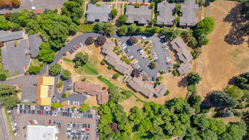More Photos Of 2048 NE Highway 99W, McMinnville Apartments For Sale