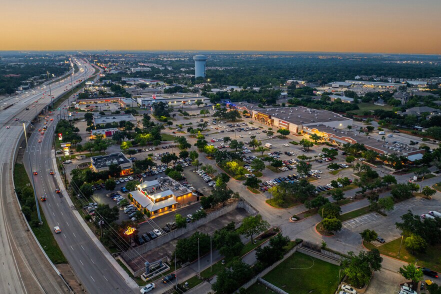 More Photos Of 13343 N US Highway 183, Austin General Retail For Lease
