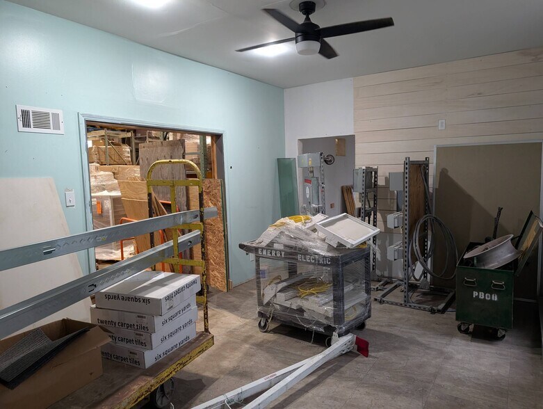 More Photos Of 237 River Rd, Uxbridge Warehouse For Lease