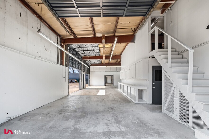 More Photos Of 5755 Old Dixie Hwy, Forest Park Manufacturing For Lease