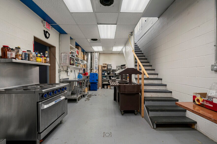 More Photos Of 205 N Race St, Glasgow Storefront Retail Office For Sale