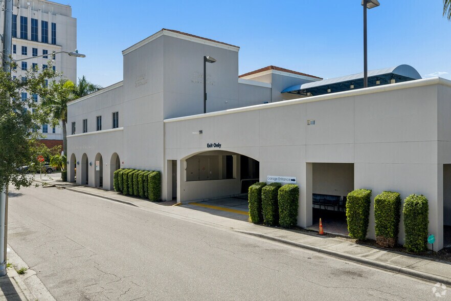More Photos Of 1970 Golf St, Sarasota Medical For Lease