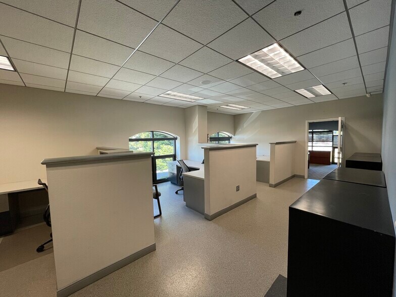 More Photos Of 147 Camino Oruga, Napa Light Distribution For Lease